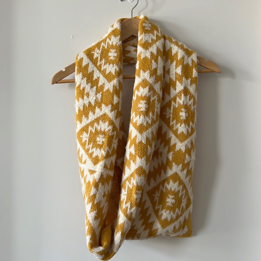 NWT Geometric Infinity Scarf